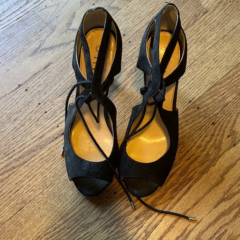 Unisa Black Peep-Toe Heels